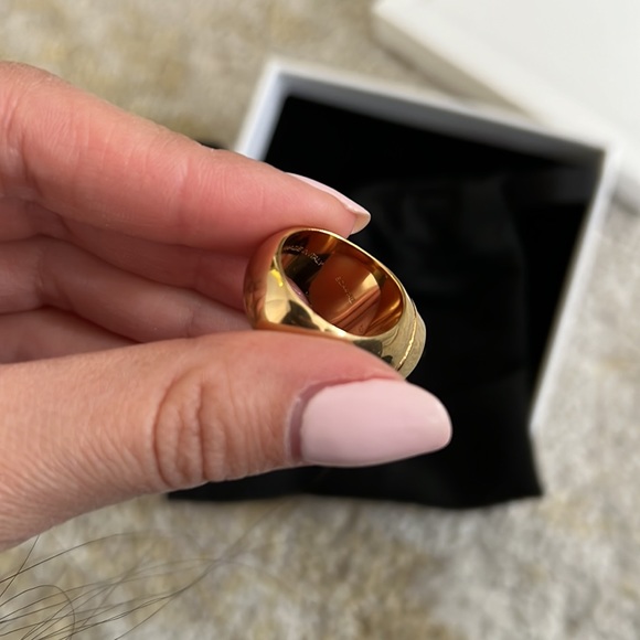 Celine Ring - Picture 4 of 13